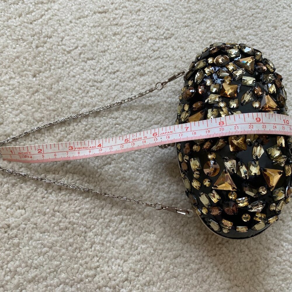 NWOT, bejeweled clamshell purse, chain strap, rhinestone clasp. - Picture 7 of 9